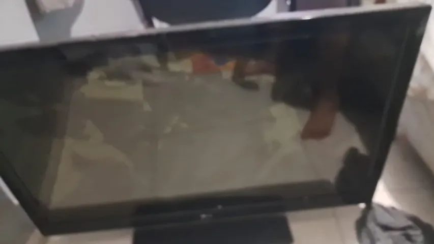 televisão lg 35 polegadas (com um defeito na tela mais ainda funcional )