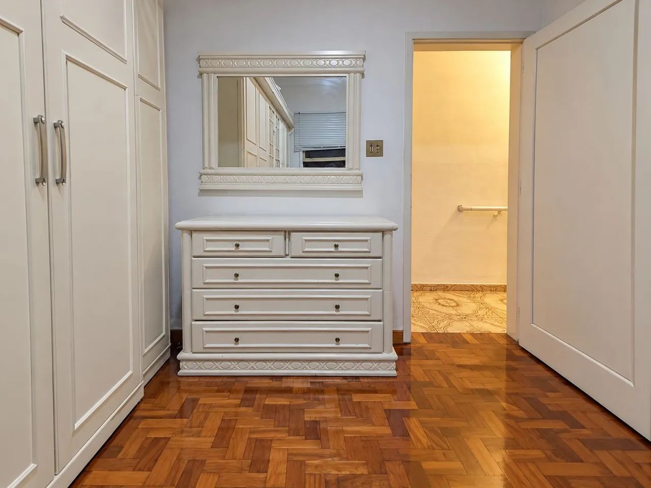 Guarda roupa e Comoda - Foto 2