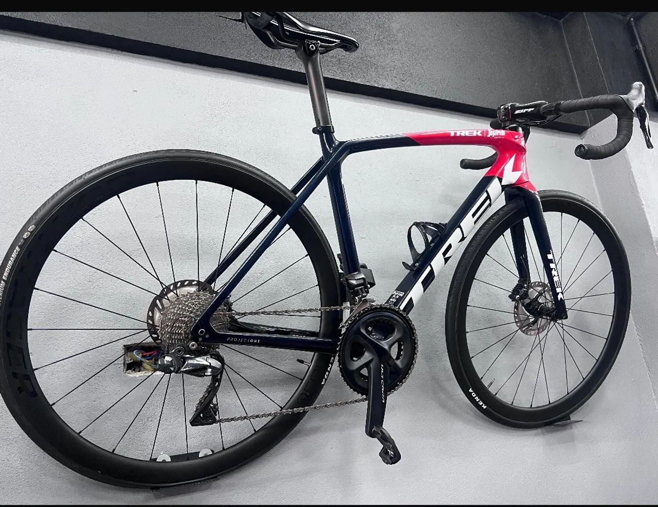 TREK トレック EMONDA フォーク Segafredo ZANETTI TREK EMONDÁ SLR ZEGAFREDO ZANETTI - Ciclismo - Recreio dos