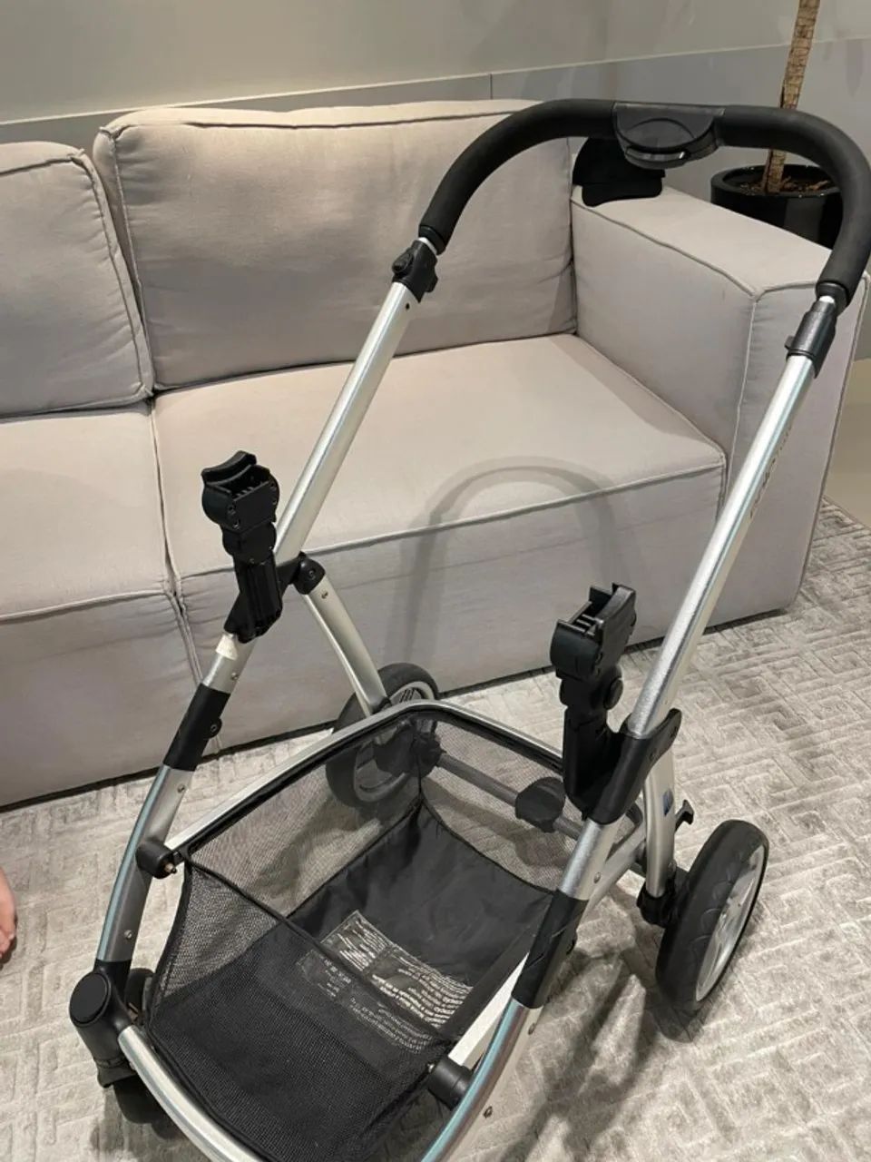 Carrinho de Bebe Infanti epic lite com base isofix - Foto 4