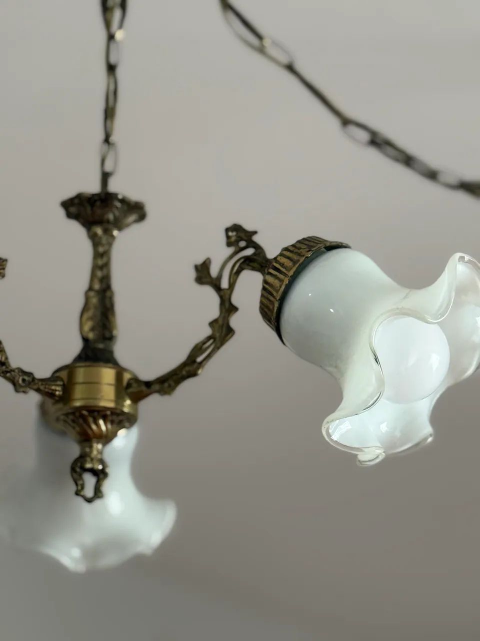 Lustre colonial 