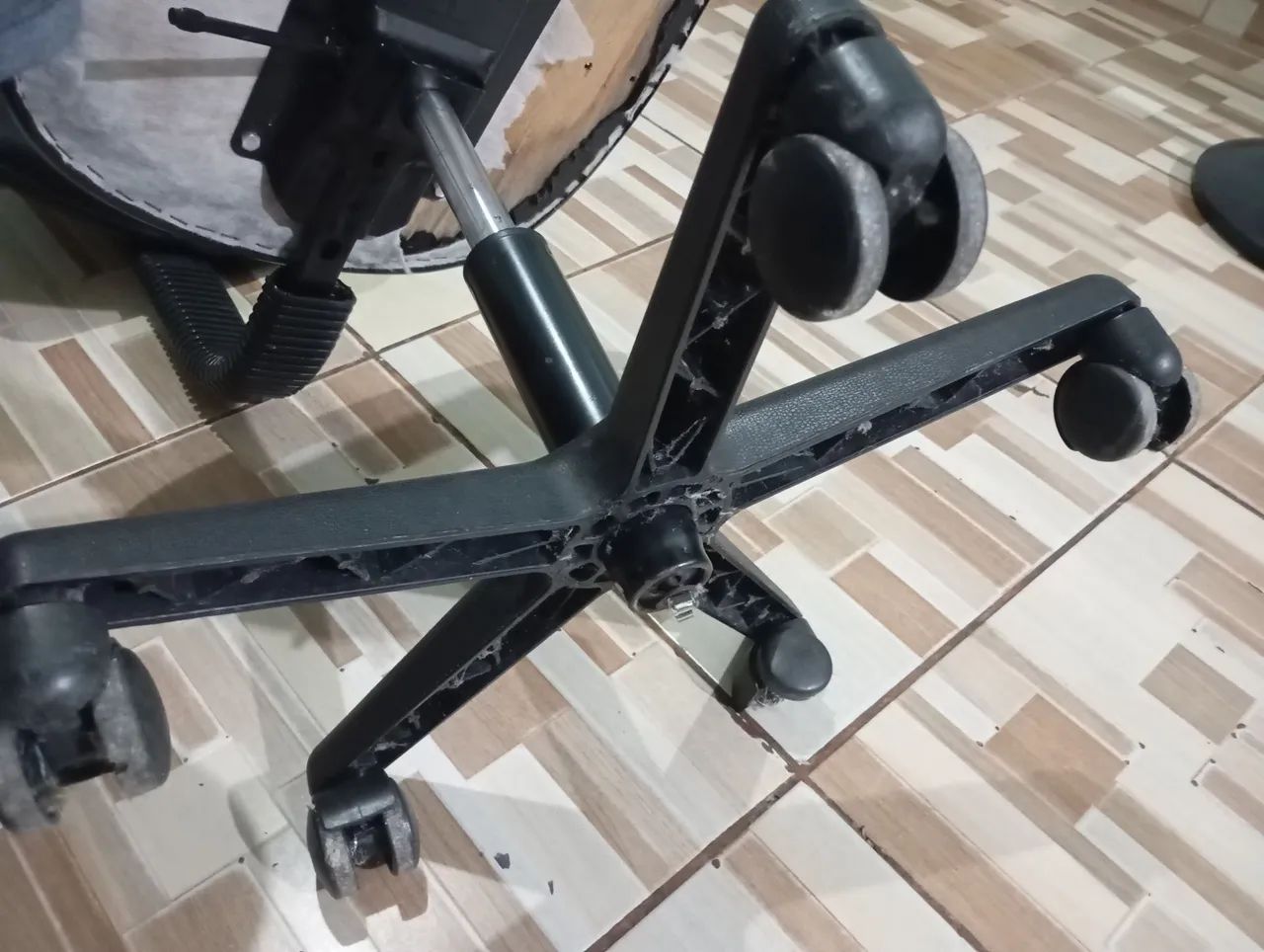 Cadeira de escritório/ bancada - Foto 4