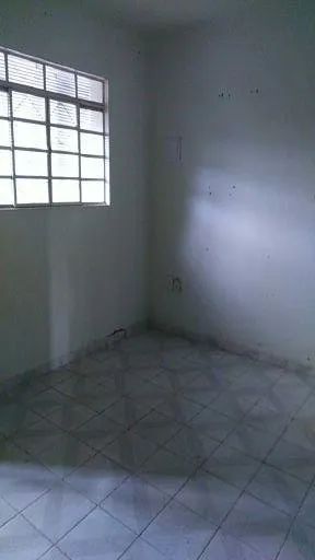 Casa com três dormitórios - ALUGO - Foto 3