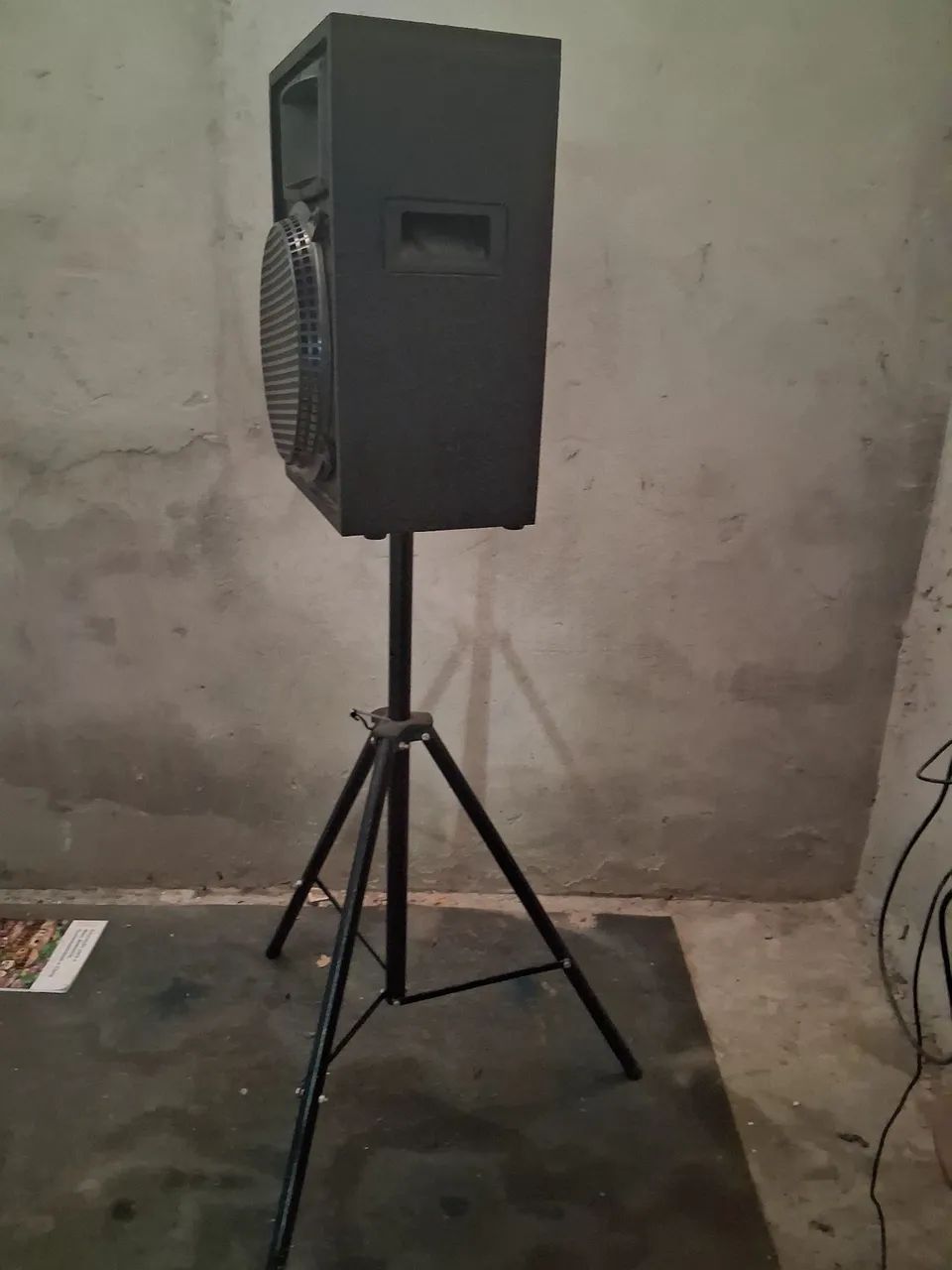 Caixa de som com tripé  - Foto 4