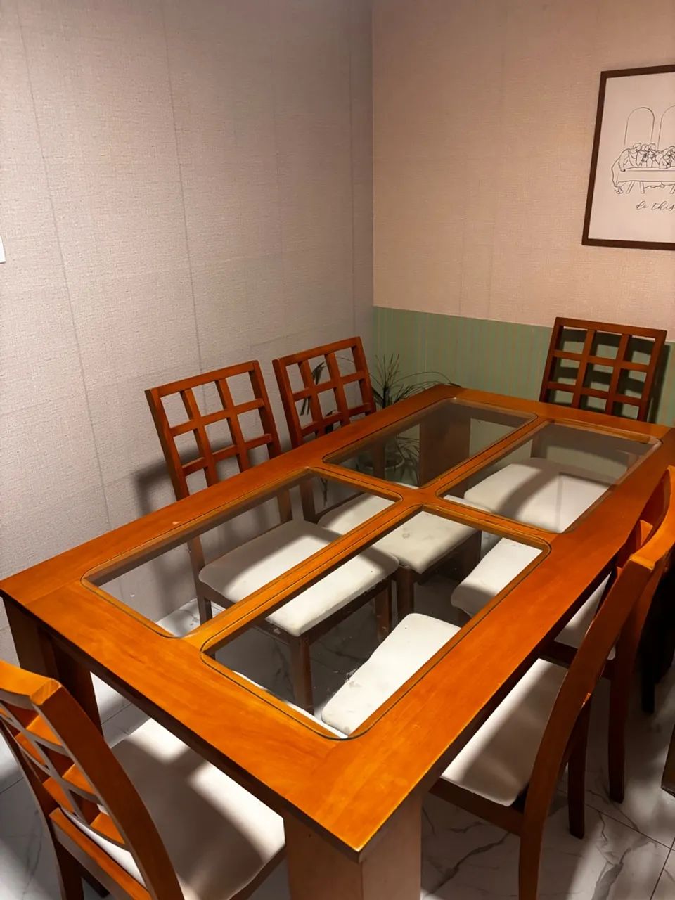 MESA DE MADEIRA COM 6 LUGARES E CADEIRAS - Foto 2
