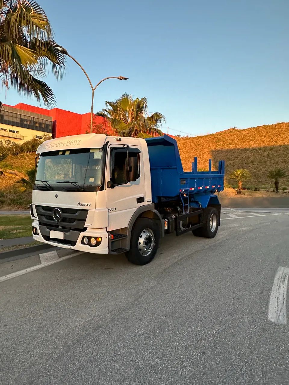 MB 1719 Atego 4x2 Toco  Báscula zero sem uso