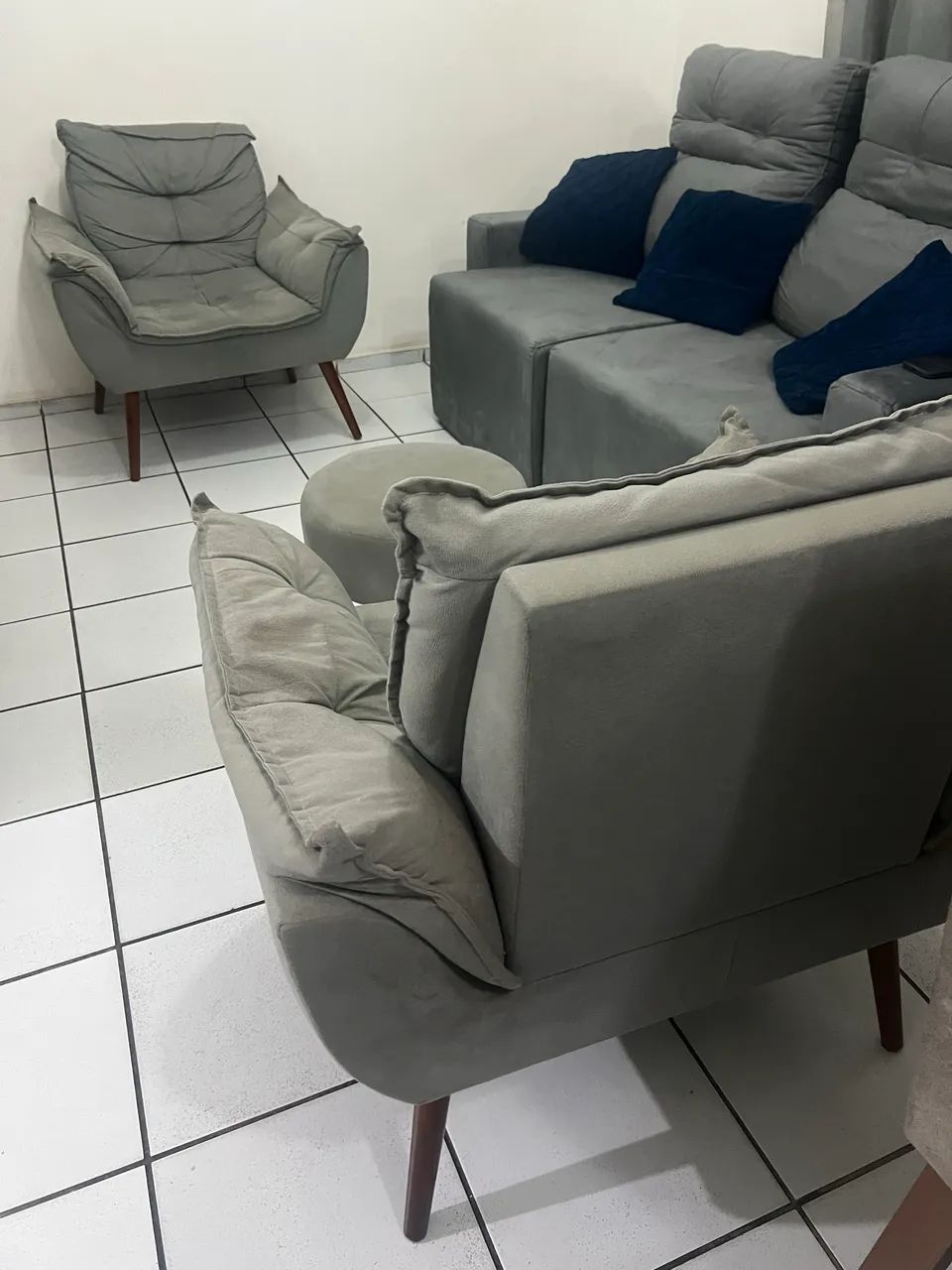 DUAS POLTRONAS E UM PUFF ( SEMINOVO ) - Foto 3