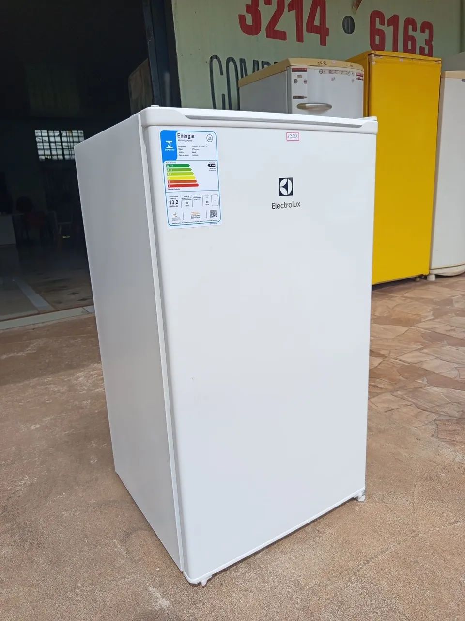 Frigobar Electrolux 90 Litros com controle de temperatura Efficient Branco EM90. - Foto 5