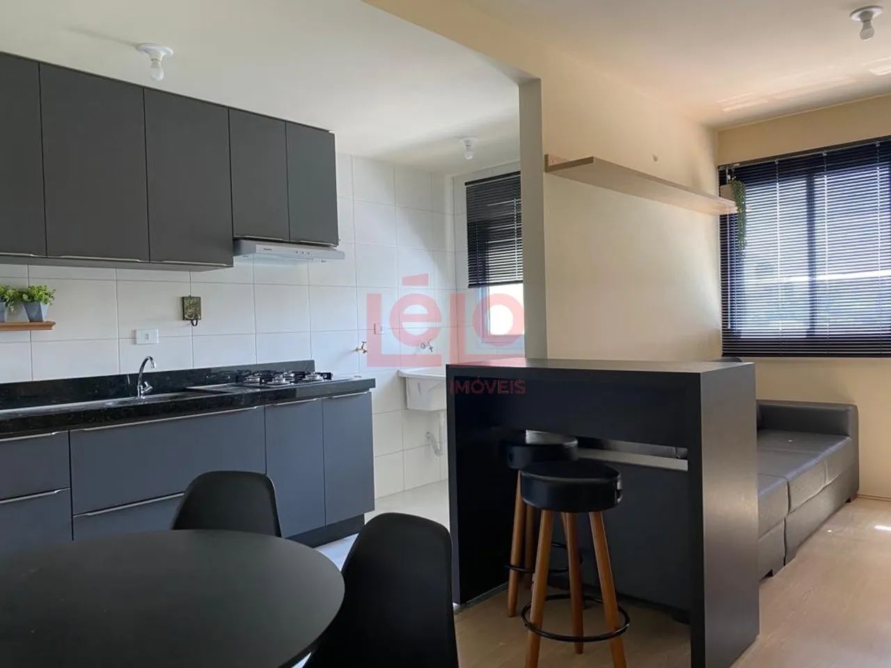 Apartamento mobiliado para alugar em Maringá próximo à Unicesumar, pronto para morar