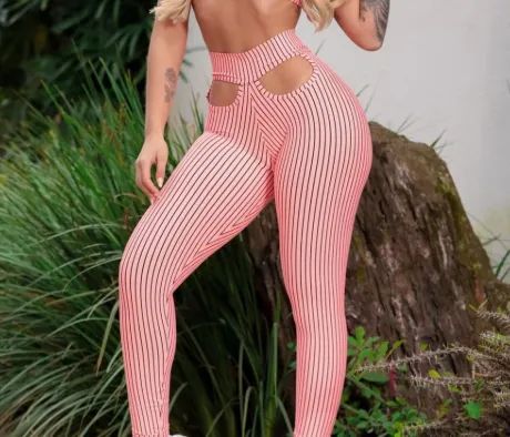 Legging com aberturas frontal