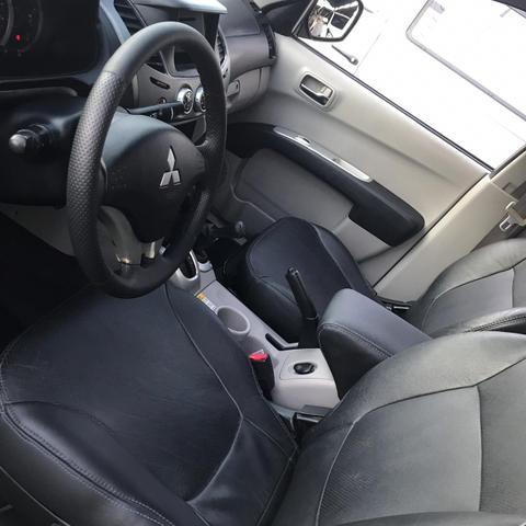 Mitsubishi Triton 4x4 HPE 3.2 Automático 2010 - Foto 7