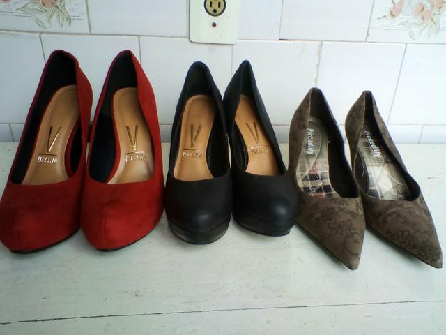 Sapatos vermelho, preto, bege floral