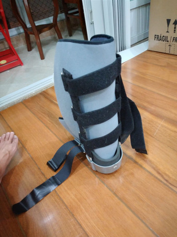 Bota ortopédica robofoot salvapé usada (robocop) - Foto 4