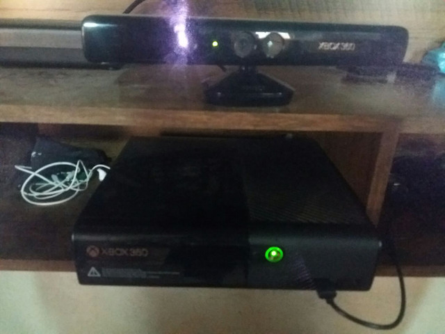 Xbox 360 + Kinect + 2 controles - Foto 2
