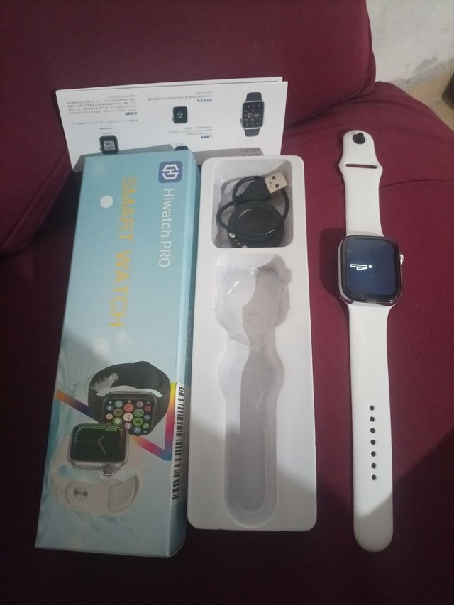 Vendo um smartwatch novo no plástico unissex 