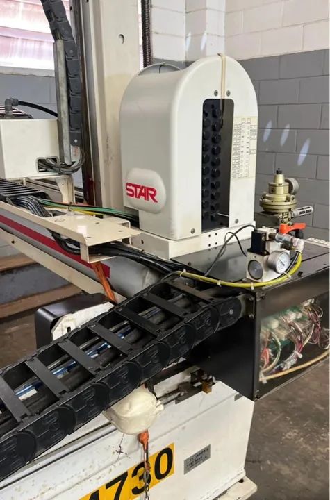Robô para injetora modelo STEC- 400 STAR