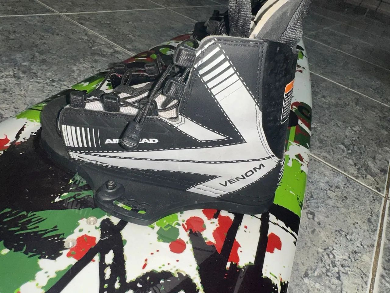 Prancha e Botas de Wakeboard Airhead Venom/aceito propostas - Foto 4