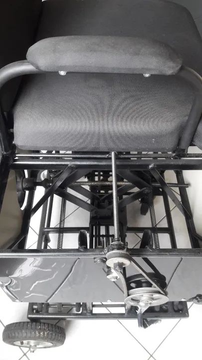 Cadeira de Rodas com Regulagem de Altura e Lateral - Foto 5