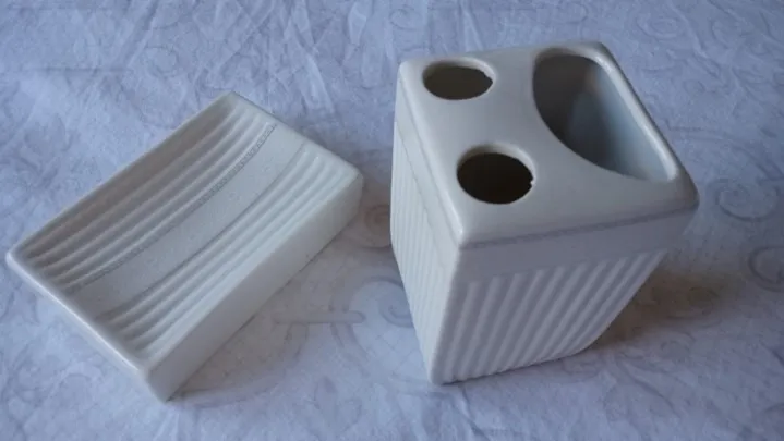 saboneteira e porta escova de dente