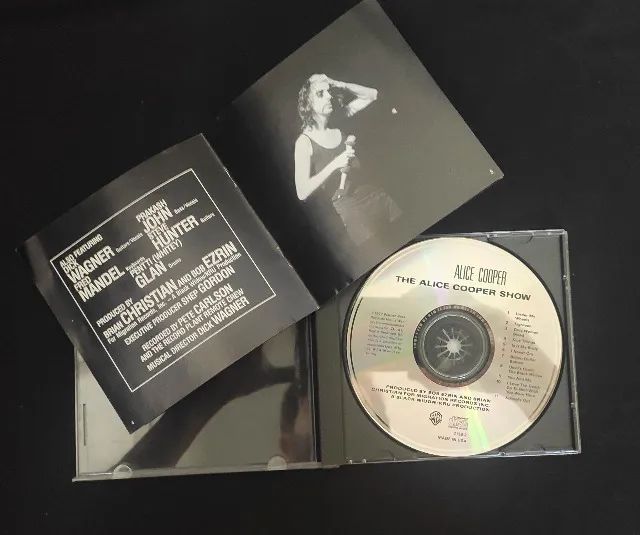 CD Alice Cooper - The Alice Cooper Show (importado)- usado - Foto 3