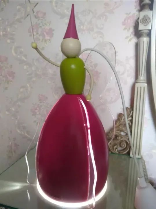 Luminária fadinha com 43 cm de altura 