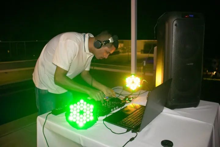 Dj - com equipamentos  - Foto 2