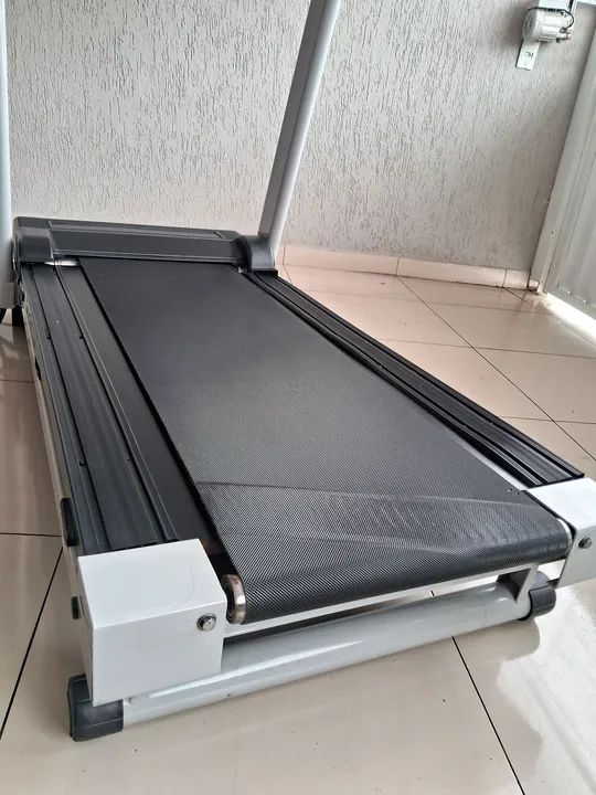 Esteira profissional trg(motor placa weg)bem novinha - Foto 3