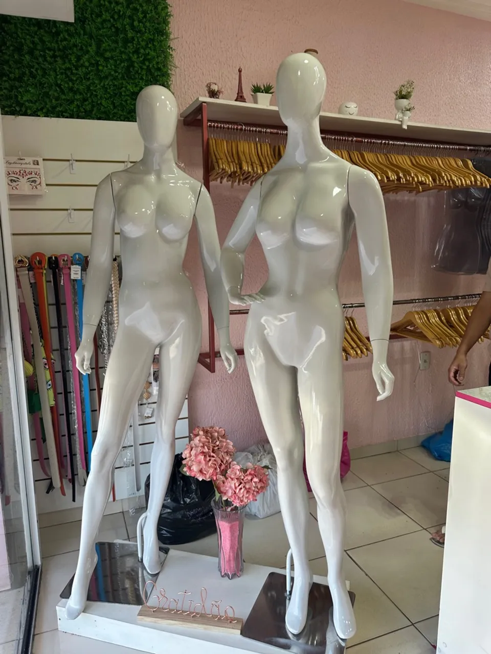 Manequins Femininos Vitrine - Estilo e Elegância