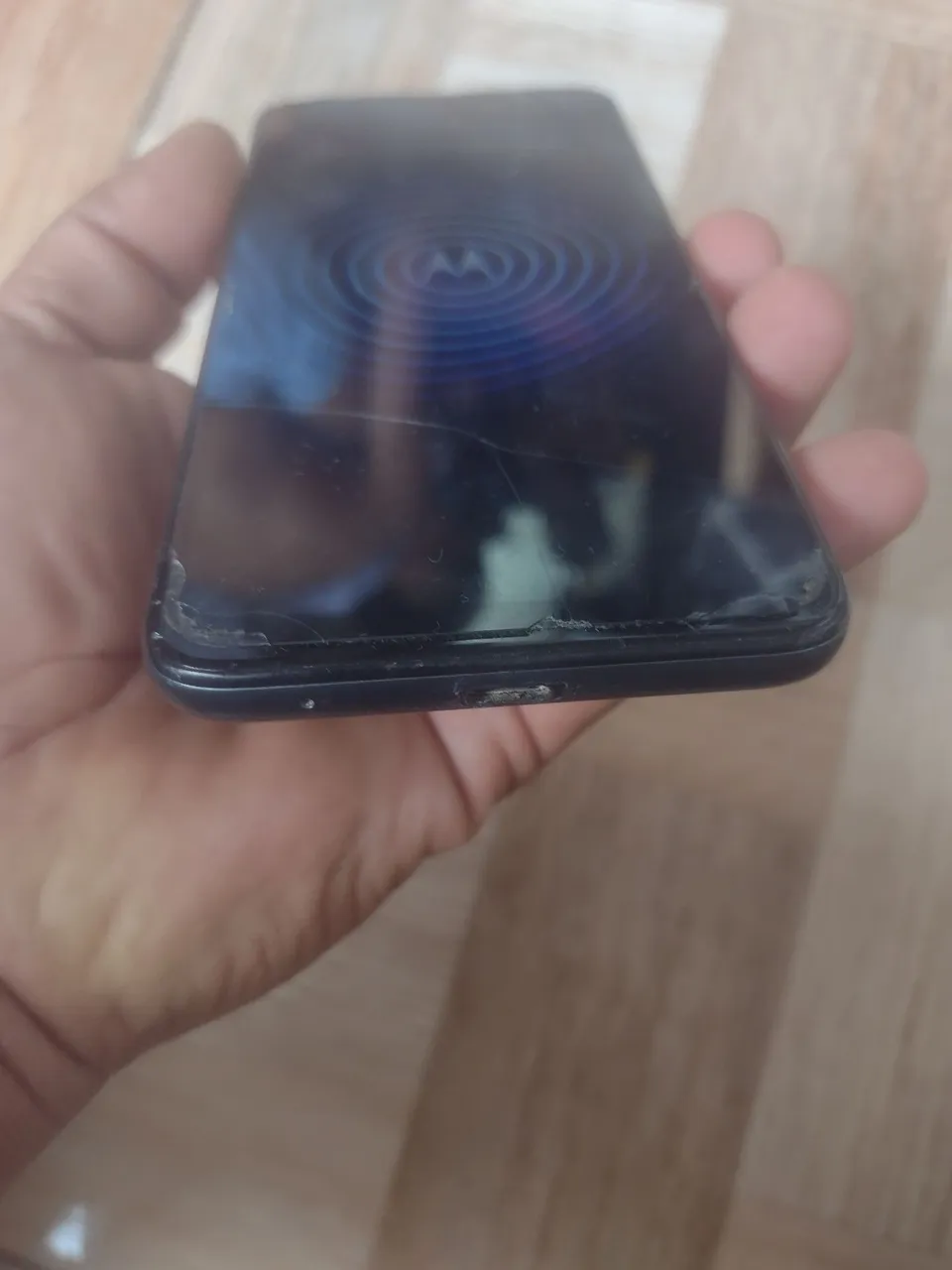 Motorola E5play com a tela trinca, mas funcionando tudo.