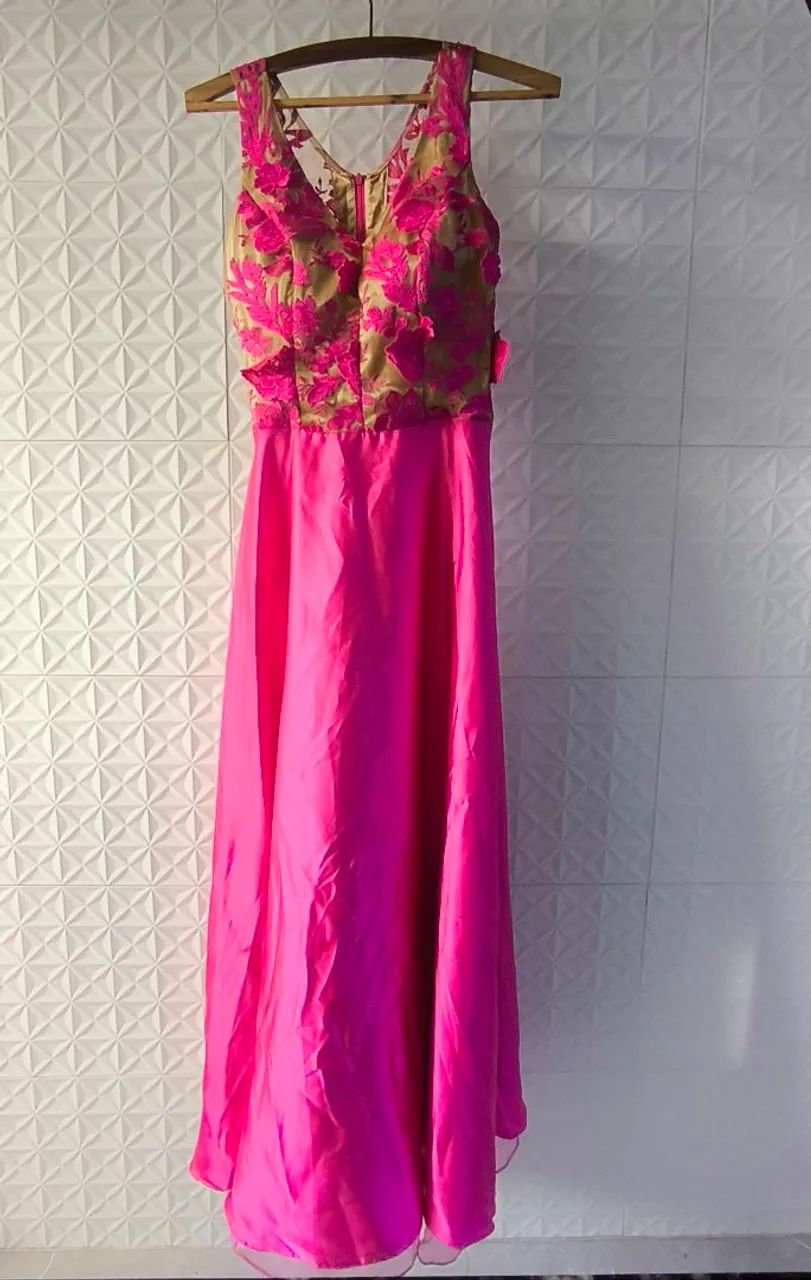 Vestido Festa Cetim Rosa com Bordado Floral