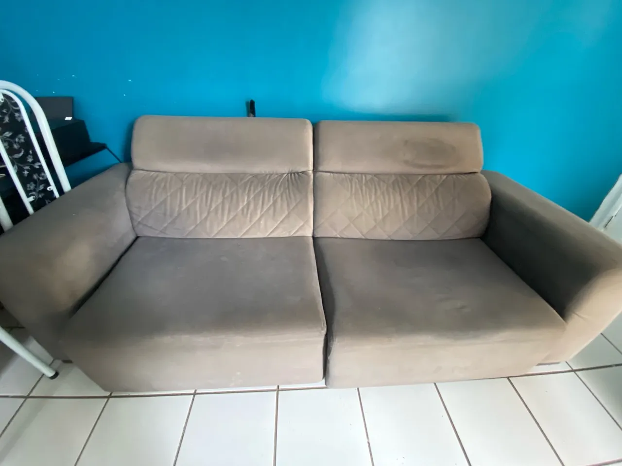 Sofá 2 lugares em tecido confortável