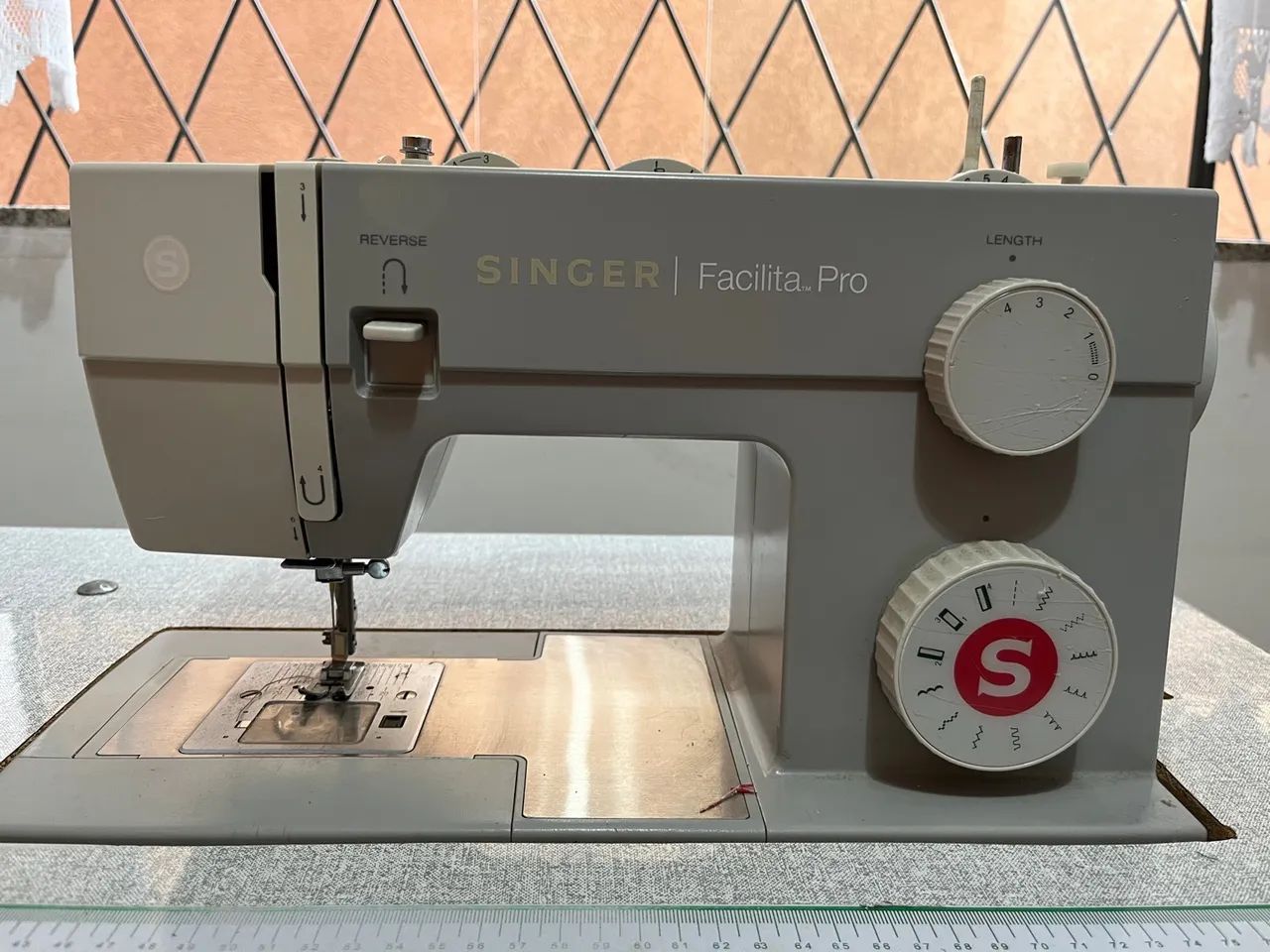 Máquina de Costura Singer Facilita Pro