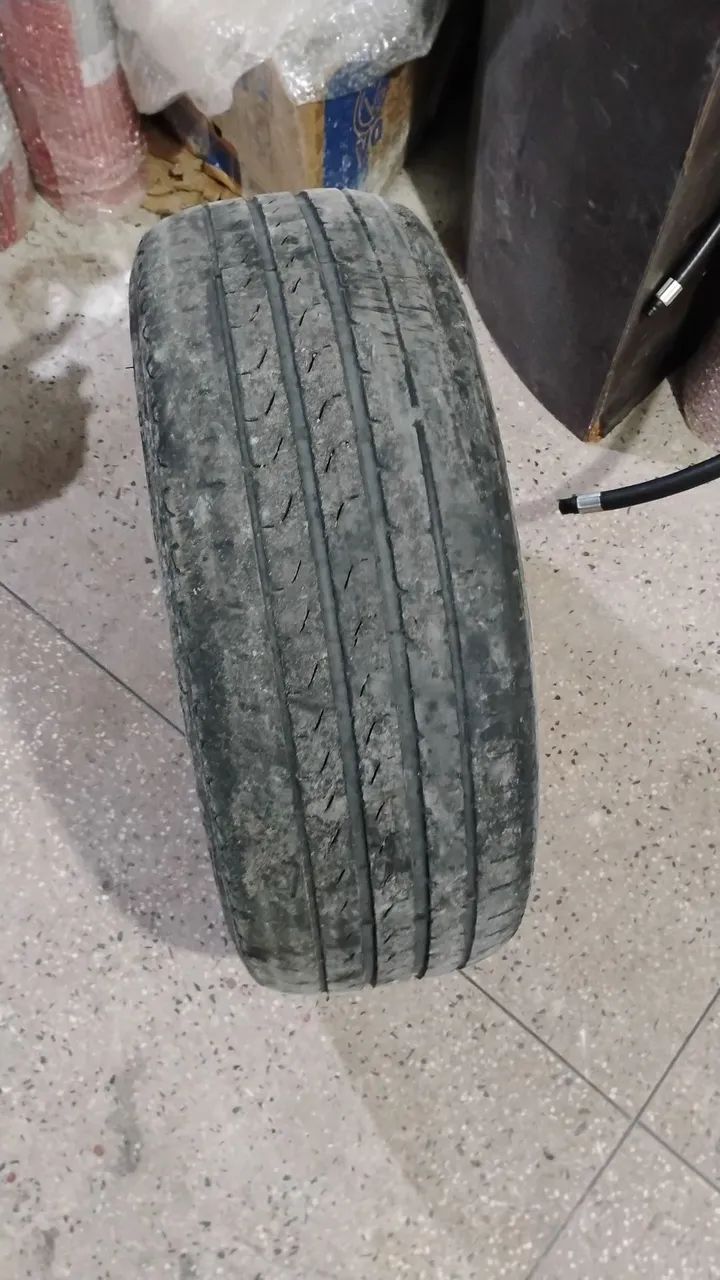 Pneus 195/55 R15 Usados - Roda bem ainda uns KM