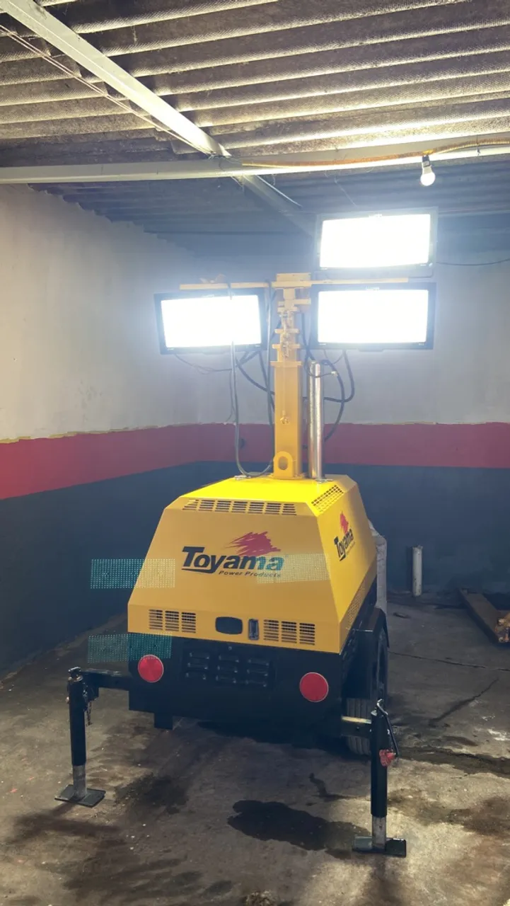 Vendo torre de iluminação toyama