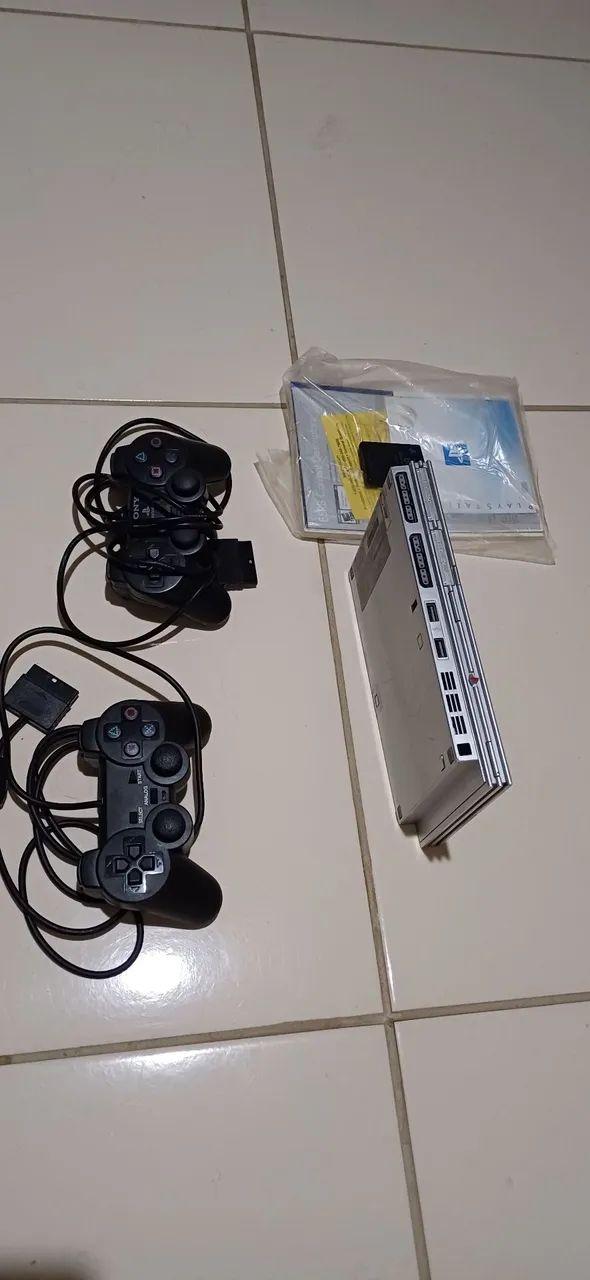Playstation 2 com 2 controles - Foto 5