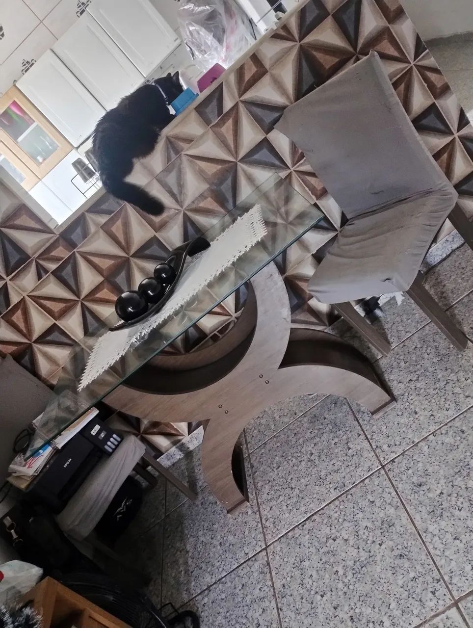 Vendo mesa c duas cadeiras  - Foto 2