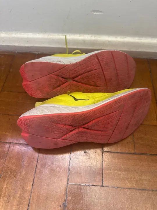 Tênis Hoka Clifton 8 - Amarelo - 39 - Foto 5