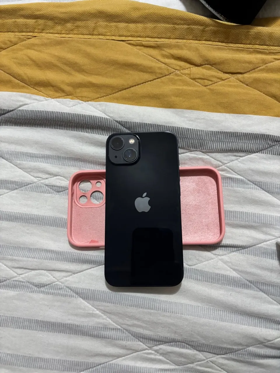 iPhone 13 128GB Meia-noite + Carregador Original e Brindes!