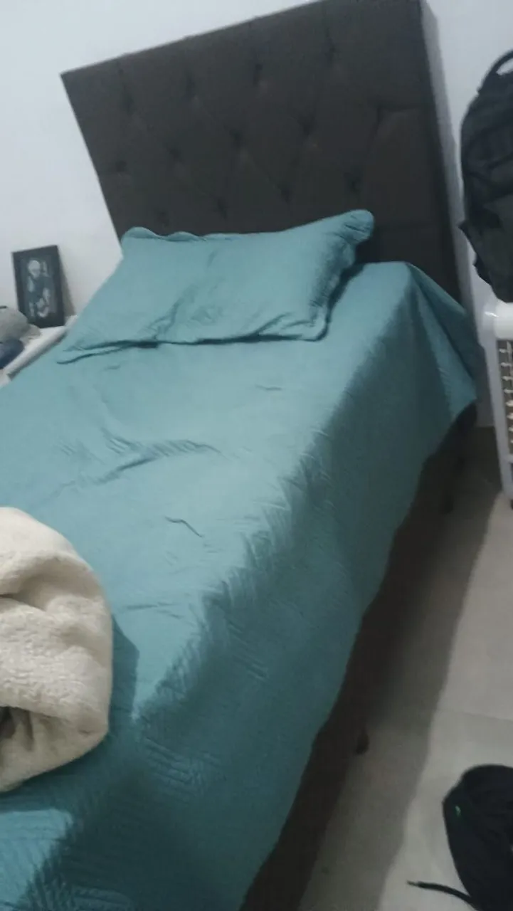 Cama de solteiro com cabeceira
