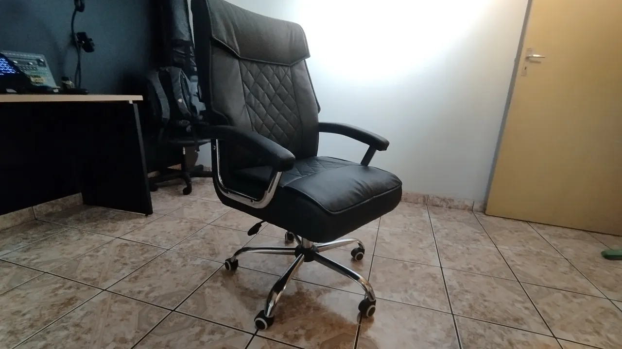 Cadeira de Escritório Executiva Giratória Confortável