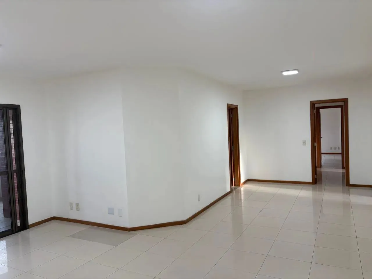 Alugo apartamento de alto padrão no condomínio porto fino 4 suites