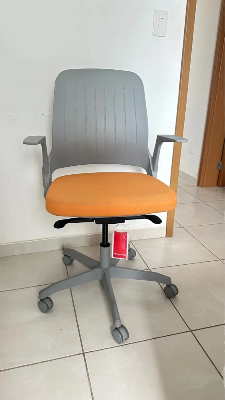 Cadeira de Escritório semi nova