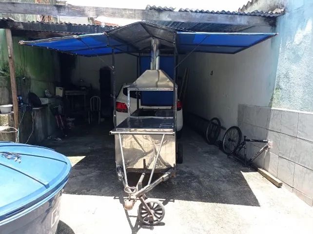 Carrinho para churrasquinho com armário e cobertura. - Foto 4