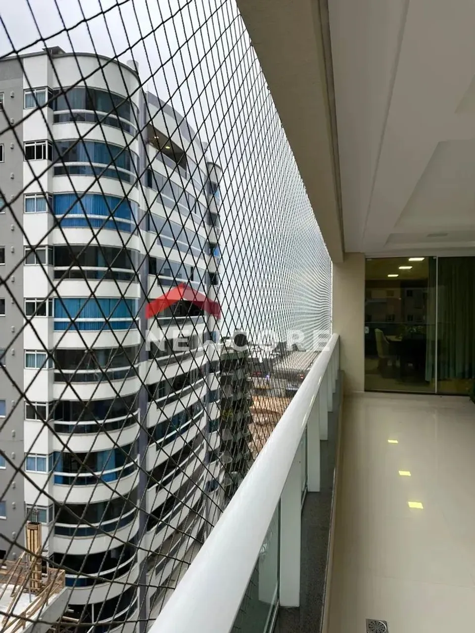 Apartamento em Rua 246 - Meia Praia - Itapema/SC