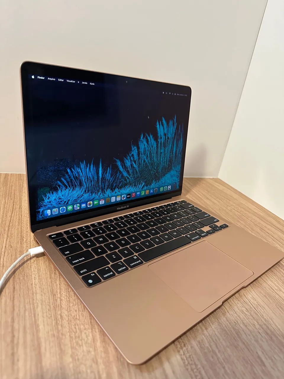 r*y様 【美品】MacBook Air M1 O Apple Air MGN93BZ/A tem potência e estilo para profissionais