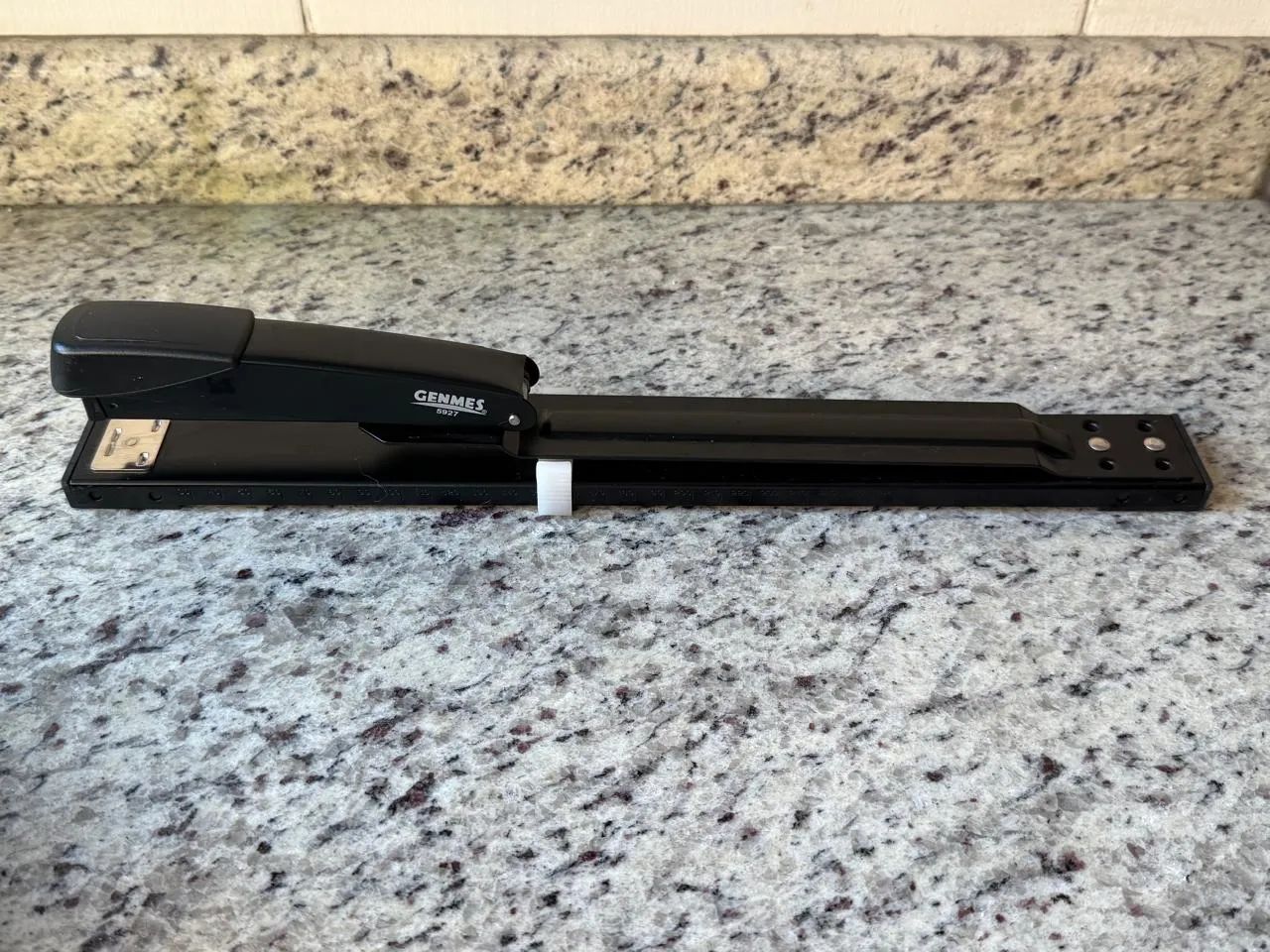 Grampeador longo alcance 25 folhas 