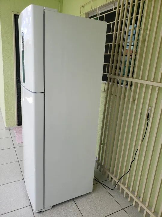 Oferta Geladeira Frost Free IF 45 Semi Nova Duplex Electrolux 110 Volts Entrego e Aceito C - Foto 5