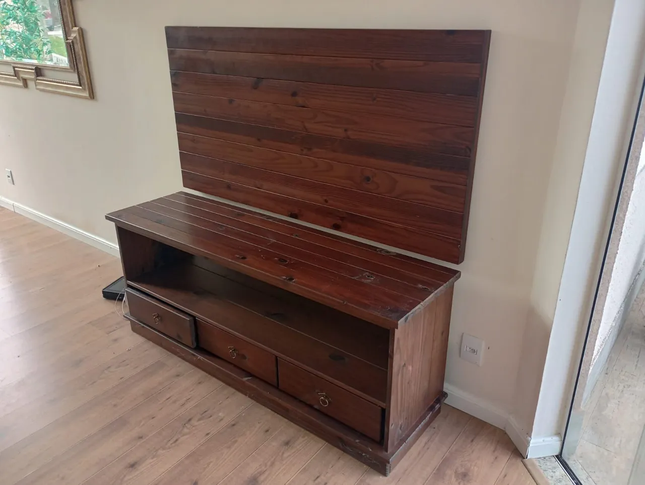 Rack com Painel de Madeira Petoba Maciça