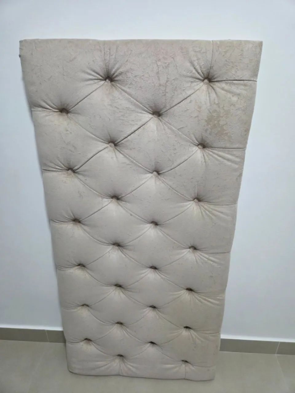 Cabeceira Estofada King Suede Bege Capitonê 55 cm - Foto 2