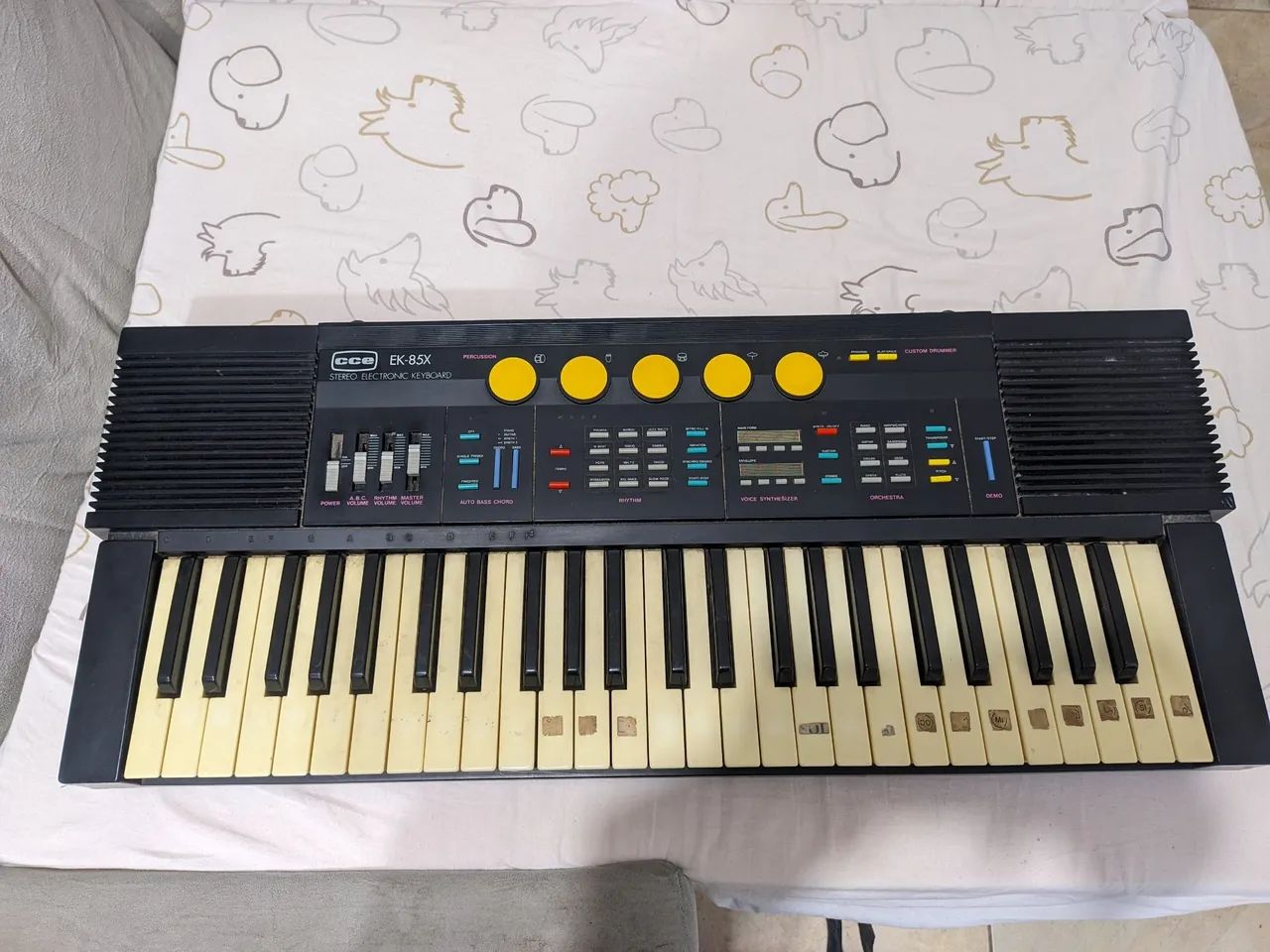 Teclado eletrônico CCE EK-85X